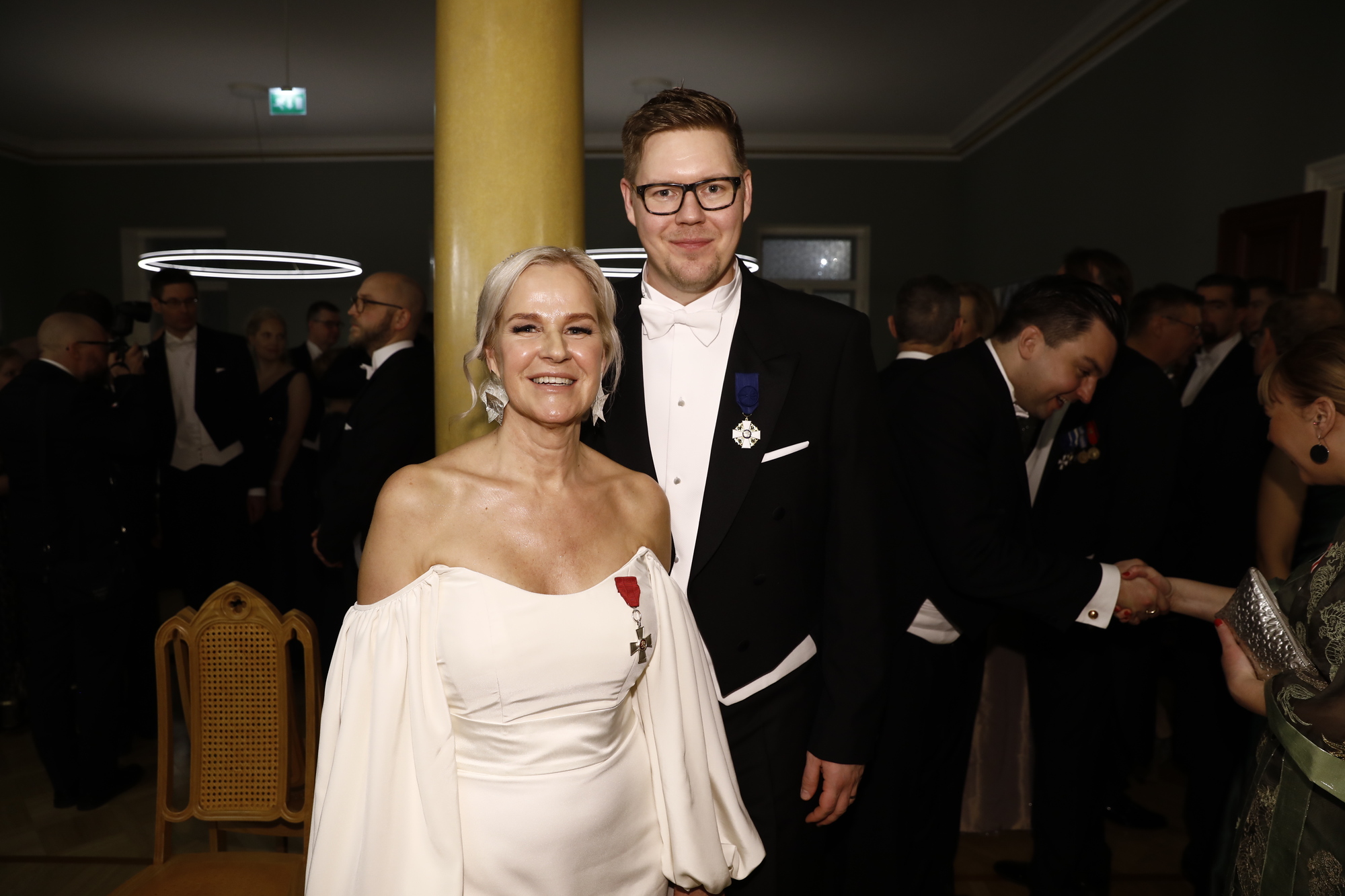 Pääministeriehdokas Antti Lindtman (sd.) piti illan tietoteemaa osuvana. Hän nautti tunnelmasta puolisonsa Kaija Stormbomin kanssa.