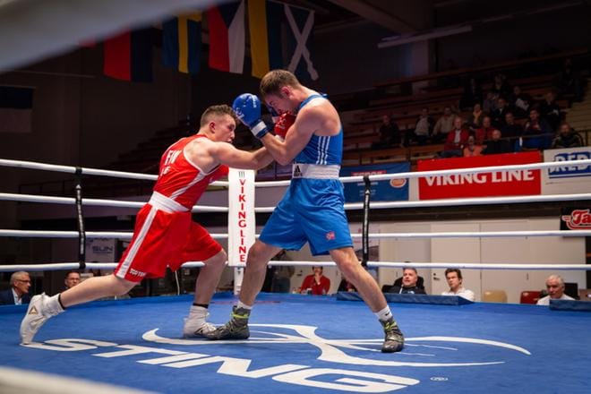 Santeri Laine (vas. punaisissa) oli kovassa vireessä Tammer-turnauksessa ja selvitti tiensä finaaliin. Kuva: Jani Vienonen