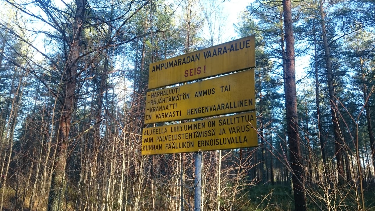 Hiukkavaaran kylttejä uusitaan, niitä ei poisteta kokonaan.