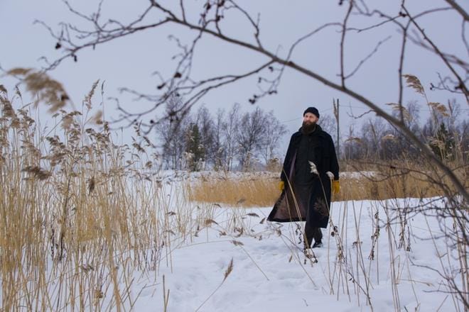 Pikisaari on kesäisin suosittu piknik-paikka. Mikko Manninen ystävineen haluaa rakentaa sinne saunan viihtyisyyttä lisäämään. KUVA: MINNA ANTILA