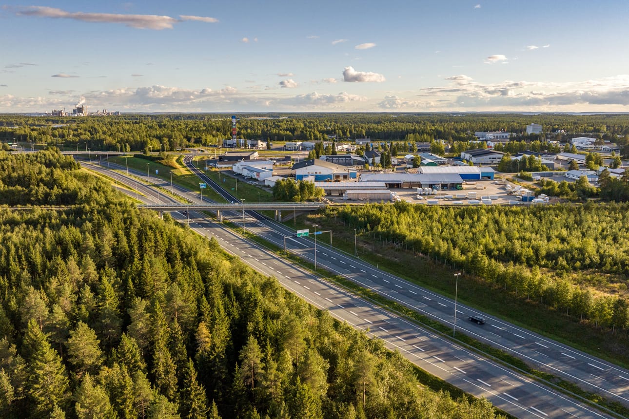 Keminmaa haluaa tulevaisuudessa lisää vihreää ja vastuullista liiketoimintaa. Kuvassa kunnan vanhempi yritysalue.