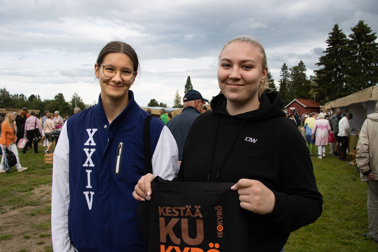 Iida Korkiavuori ja Helka Hänninen aikovat vierailla markkinoilla viikonlopun jokaisena päivänä.