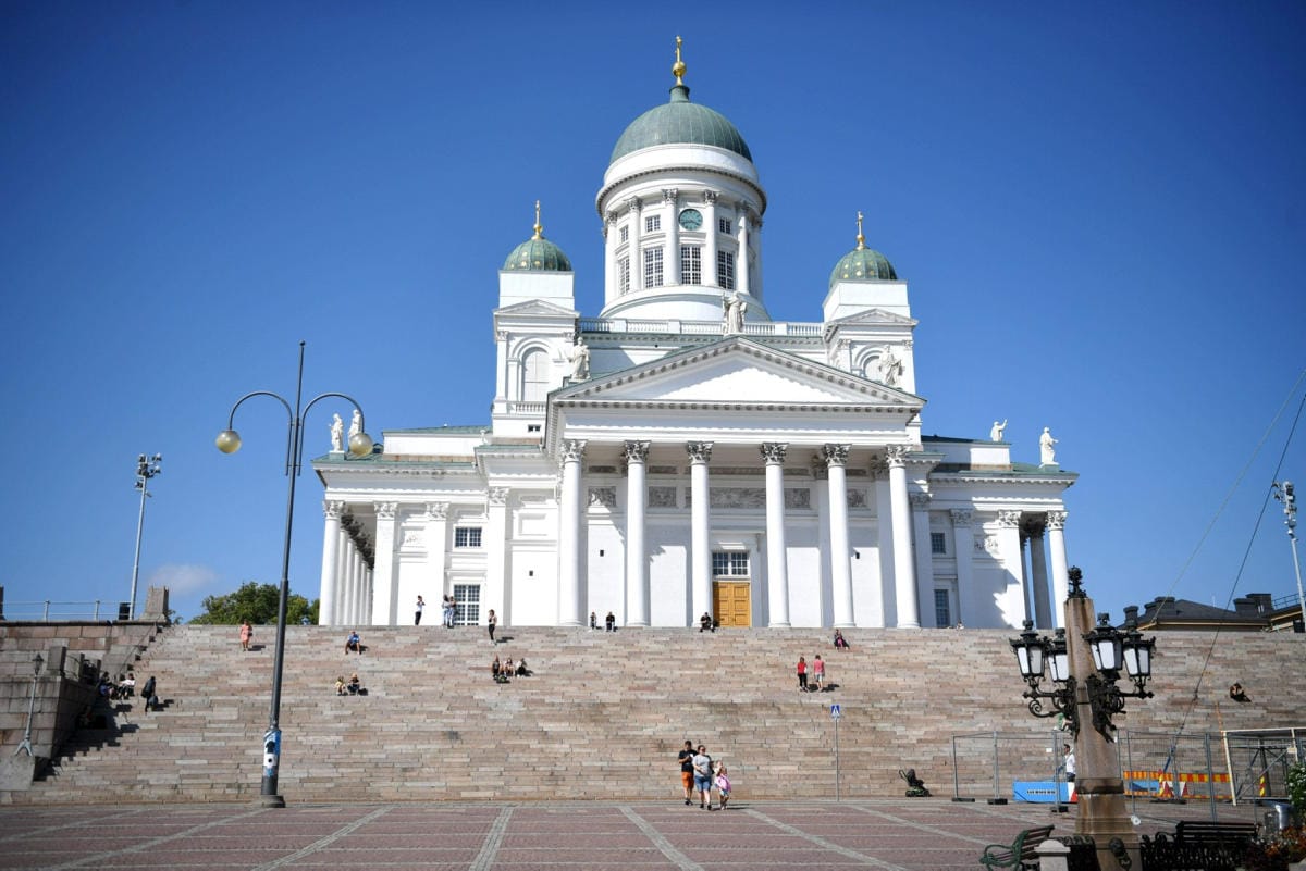 Isoolla kirkolla on lukijan mielestä paljon hyvääkin.
