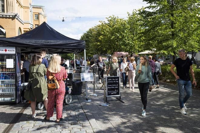 Street Food Vaasa kerää paikalliset ravintolat kävelykadulle. Kuva: Eveliina Kalliokoski