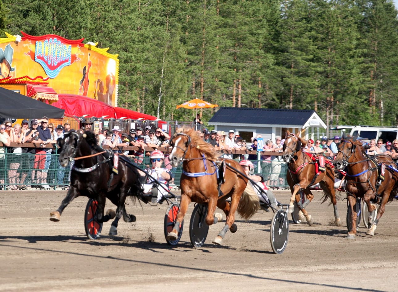 PowerParkin ravijuhannus on saanut lisää kiinnostavia, kansainvälisiä nimiä osallistujalistaan. Kuvassa maalisuoran menoa muutaman vuoden takaa.