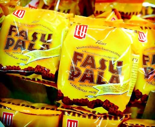 Vanhasta tottumuksesta. Kuluttaja tarttuu tarvitsemaansa tuotteeseen usein vanhasta tottumuksesta - ja joutuu ylättymään, kun tutun näköisellä tuotteella on uusi nimi.