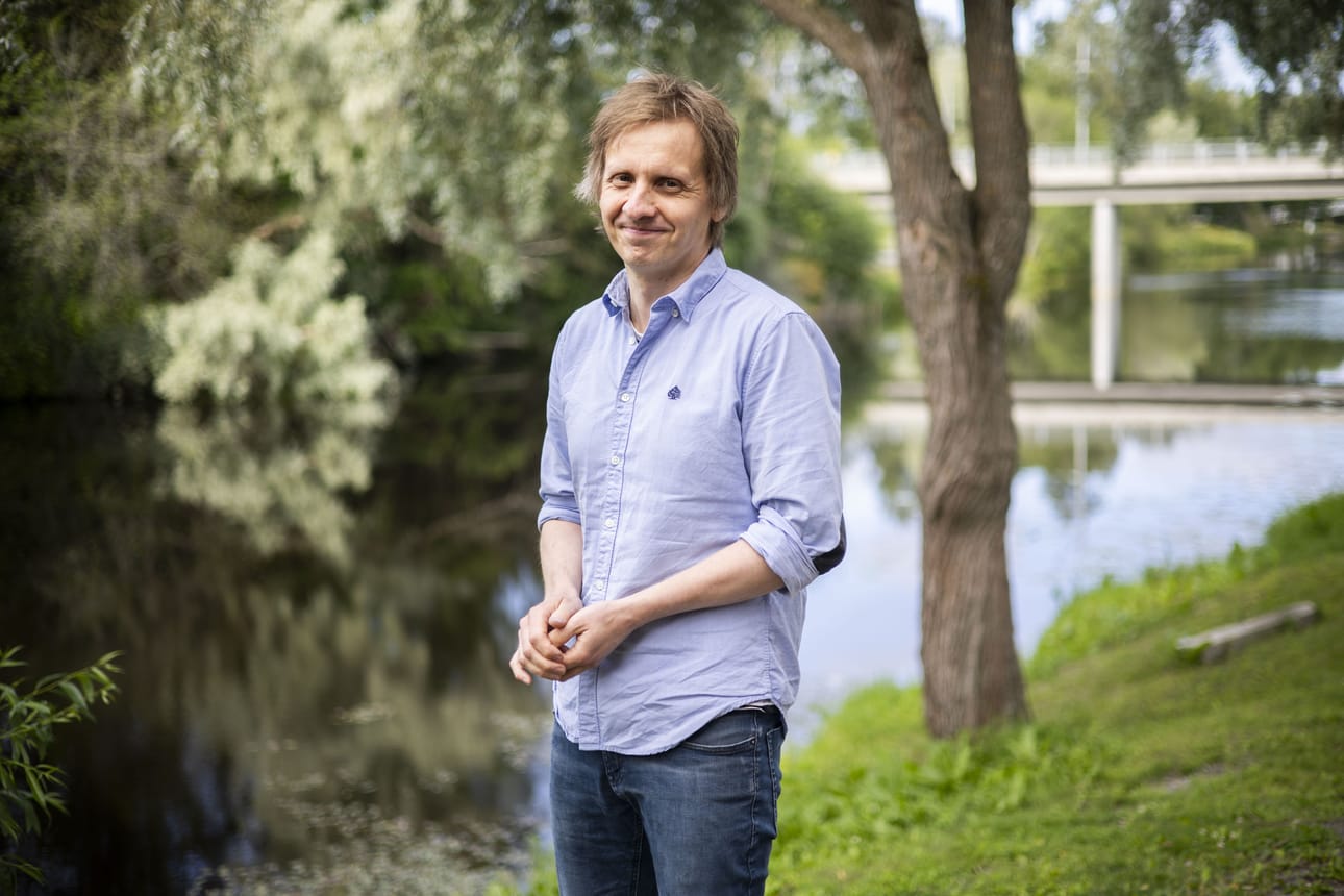 Opiskelut ja työt veivät aikanaan Anssi Vähämäen Etelä-Suomeen. Edelleen hän kuitenkin viettää aikaa Lapualla synnyinkaupungissaan.