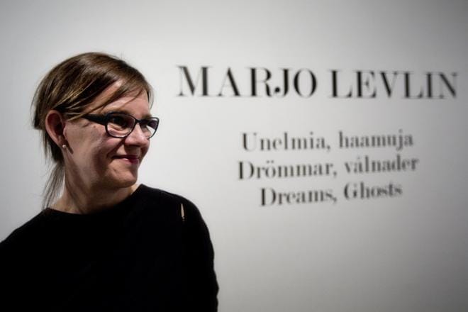 Marjo Levlinin näyttely avautuu Kuntsin modernin taiteen museossa. Esillä on videoteoksia, installaatioita ja lyhytelokuvia, joilla on kosketus Pohjanmaan historiaan. KUVA: EETU SILLANPÄÄ