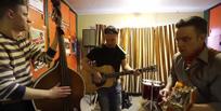 Doggone Trio vie 50-luvun tunnelmiin