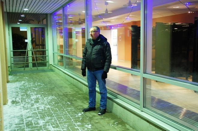 Kristiinan kaupunginhallituksessa ja -valtuustossa edellisellä kaudella istunut Mikael Perjus on huolestunut Kantakaupungin koulun tilapuutteen ratkaisun viivyttelystä. - Kuntalaisaloite on tuki selvitystyöryhmälle, ettei tätä asiaa niin sanotusti unohdeta, kommentoi Perjus. KUVA: OLLI PURSIAINEN