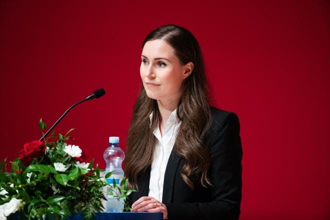 Sdp:n puheenjohtaja, pääministeri Sanna Marin muistutti koronaviruksen leviämisriskistä, vaikka tilanne on tällä hetkellä hallinnassa. KUVA: Arttu Laitala