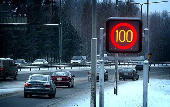 Vilkkaasti liikennöidyllä Pohjantiellä liikkuu vuorokaudessa jopa 50 000 autoilijaa.