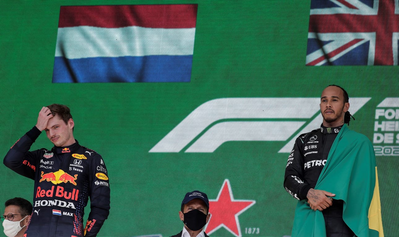 Max Verstappenin ja Lewis Hamiltonin yhteenotoissa on sähköä ilmassa.