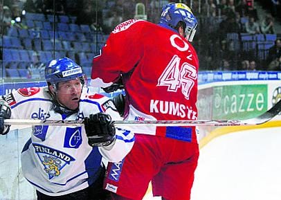 Jukka-Pekka Laamasen tie Suomen puolustajaeliittiin on ollut pitkä ja kivinen. SM-liigasta aukesi paikka vasta vuosien puurtamisen jälkeen.