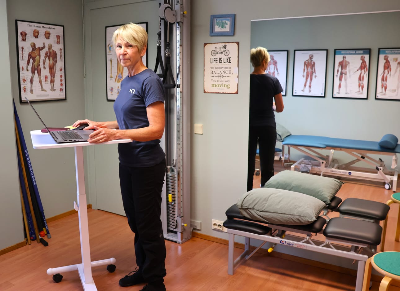 Kristina Wahlberg työskentelee vuokratiloissa Kristiinan keskustassa. Samassa kiinteistössä toimii muitakin hyvinvointialan yrittäjiä.