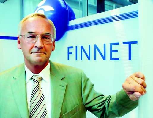 Heti valmiina. Pietarsaaren Seudun Puhelimen toimitusjohtaja Jan-Erik Frostdahl oli heti keskiviikkona valmis siirtymään Finnetin Oy:n toimitusjohtajan paikan jättäneen Matti Makkosen tilalle.