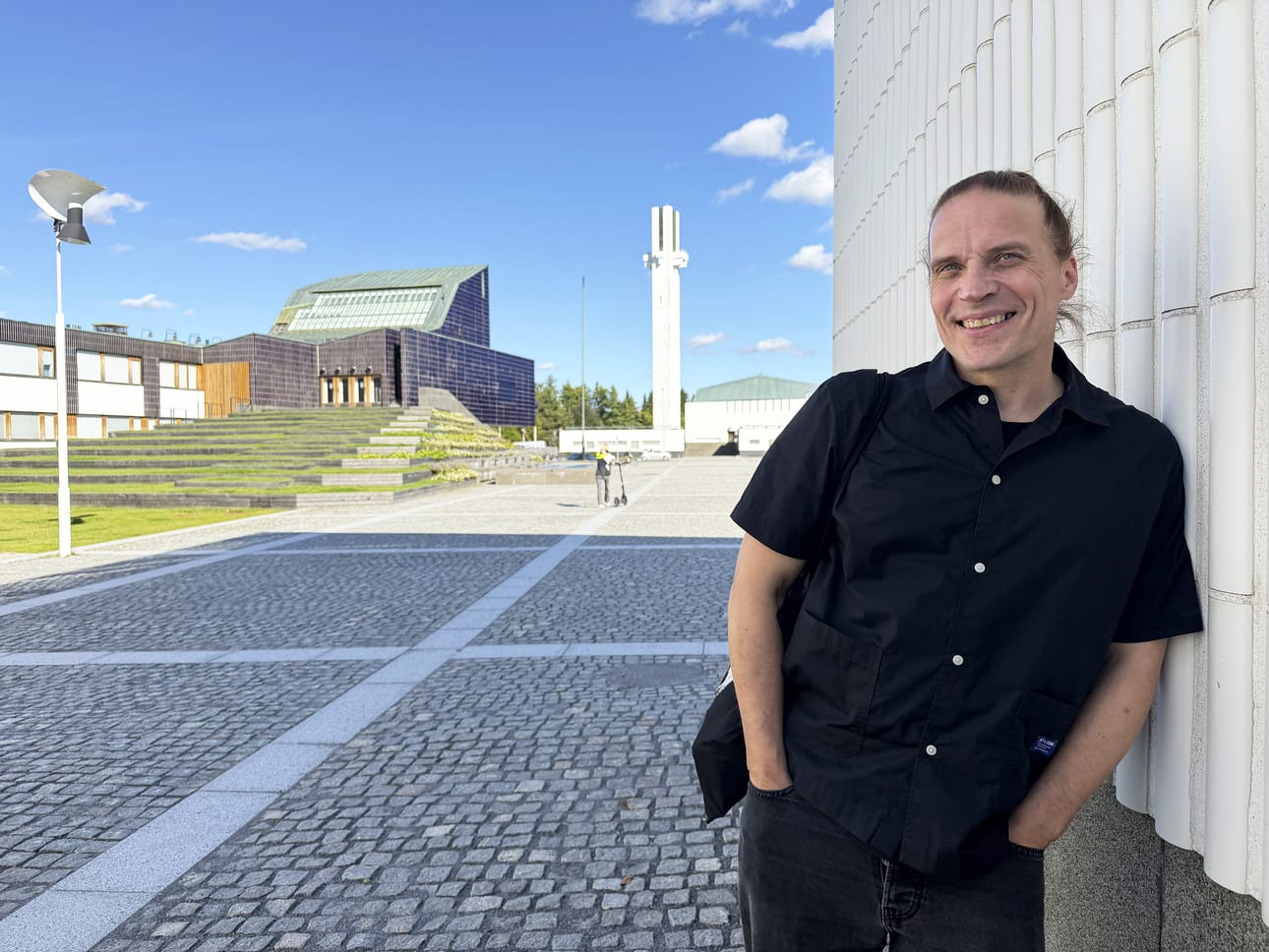 – Olen syntynyt Seinäjoen vanhassa sairaalassa, naama punaisena ja keuhkot täynnä lapsivettä, Juha Lagström kertoo.