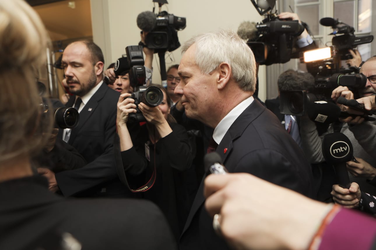 Pääministeri Antti Rinne eroaa.
