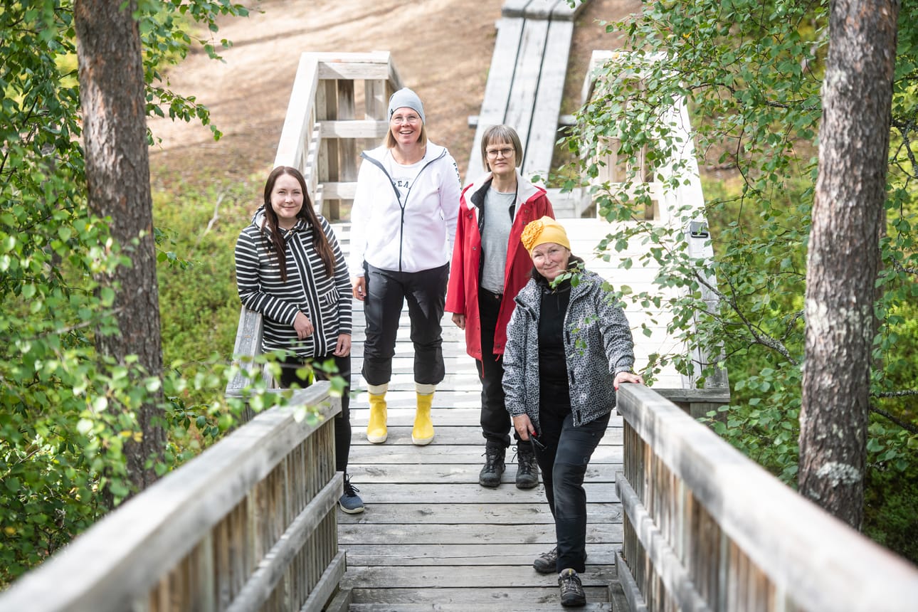 Jenni Kallioniemi, Nani Pajunen, Hanna Mattila ja Merja Rehn puhuivat Naisten melonnan juhlaseminaarissa kestävästä kehityksestä ja vastuullisesta matkailusta.