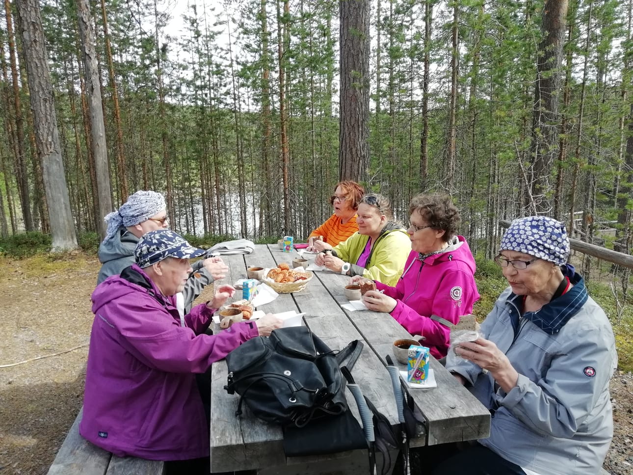 Ystäväpiirin väki on käynyt myös Karhunkierroksella ulkoilemassa.