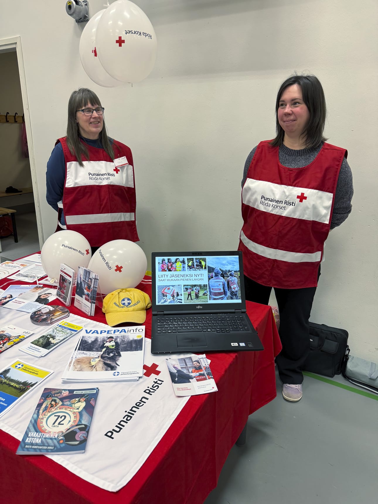 Tuula Koutonen (vas) ja Anne-Mari Kemppainen kertoivat SPR:n toiminnasta.