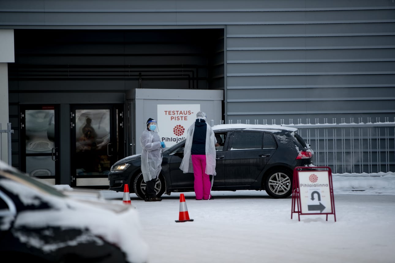 Pihlajalinnan testauspiste Seinäjoella on nyt aikaisempaa selvästi vilkkaampi, kun siellä testataan myös kaupungin lähetteillä testiin saapuvia.