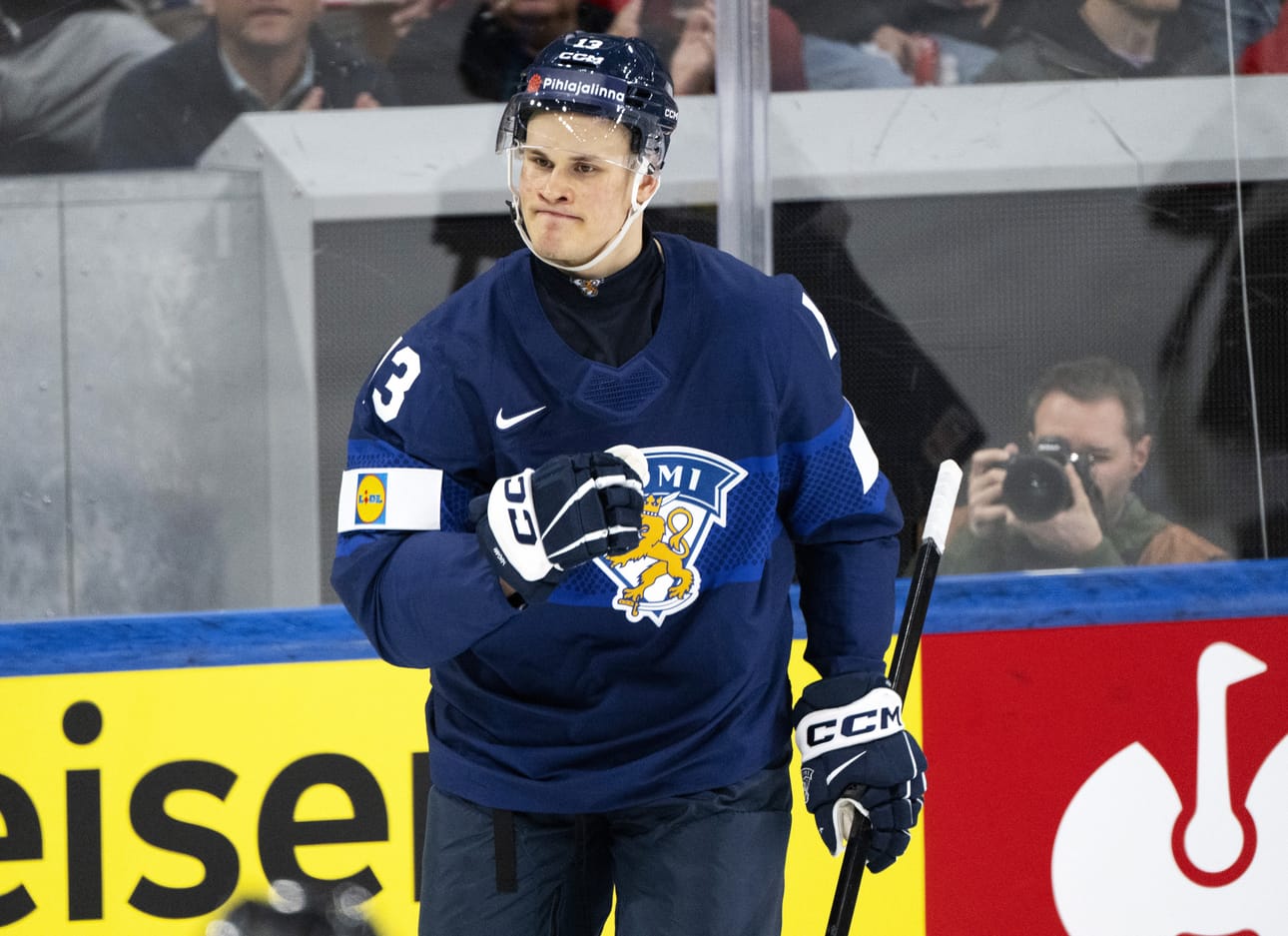 Jesse Puljujärvi pääsi heti maalin makuun MM-turnauksessa.