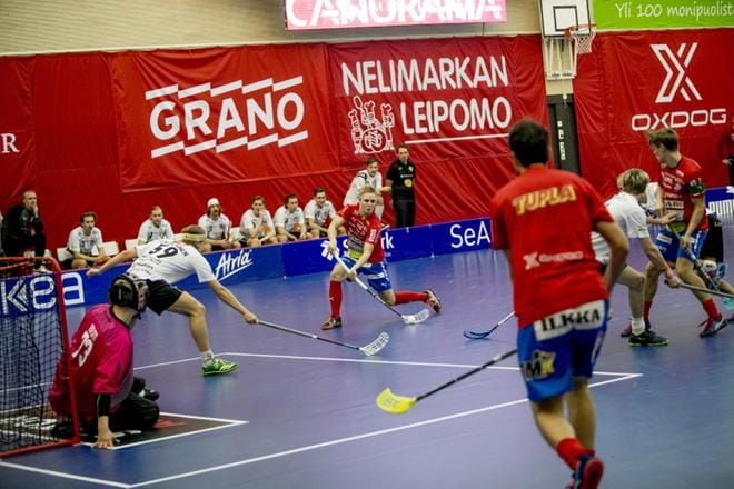 Joni-Arttu Sieppi vei SPV:n ratkaisevaan 6–5-johtoon Sami Kosken esityöstä. KUVAT: JAAKKO ELENIUS