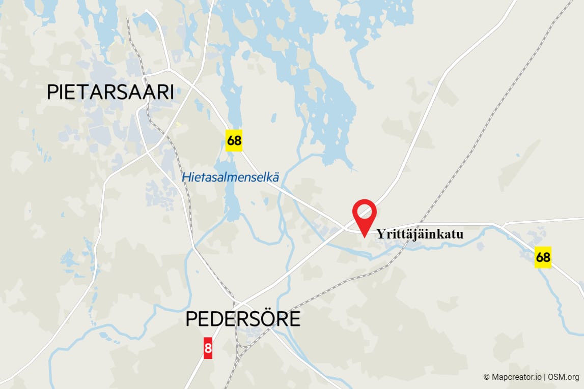 Energiajätettä sisältänyt pressuhalli paloi Pedersöressä perjantaina aamupäivällä.