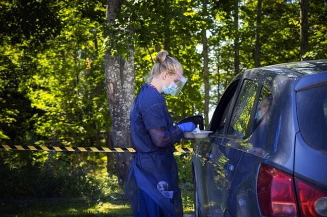 Etelä-Pohjanmaan sairaanhoitopiirin hallitus päätti henkilökunnan koronakorvauksista maanantaina. Etulinjassa työskentelevät koronahoitajat saivat erityistä huomiota. Arkistokuva: Jarno Pellinen