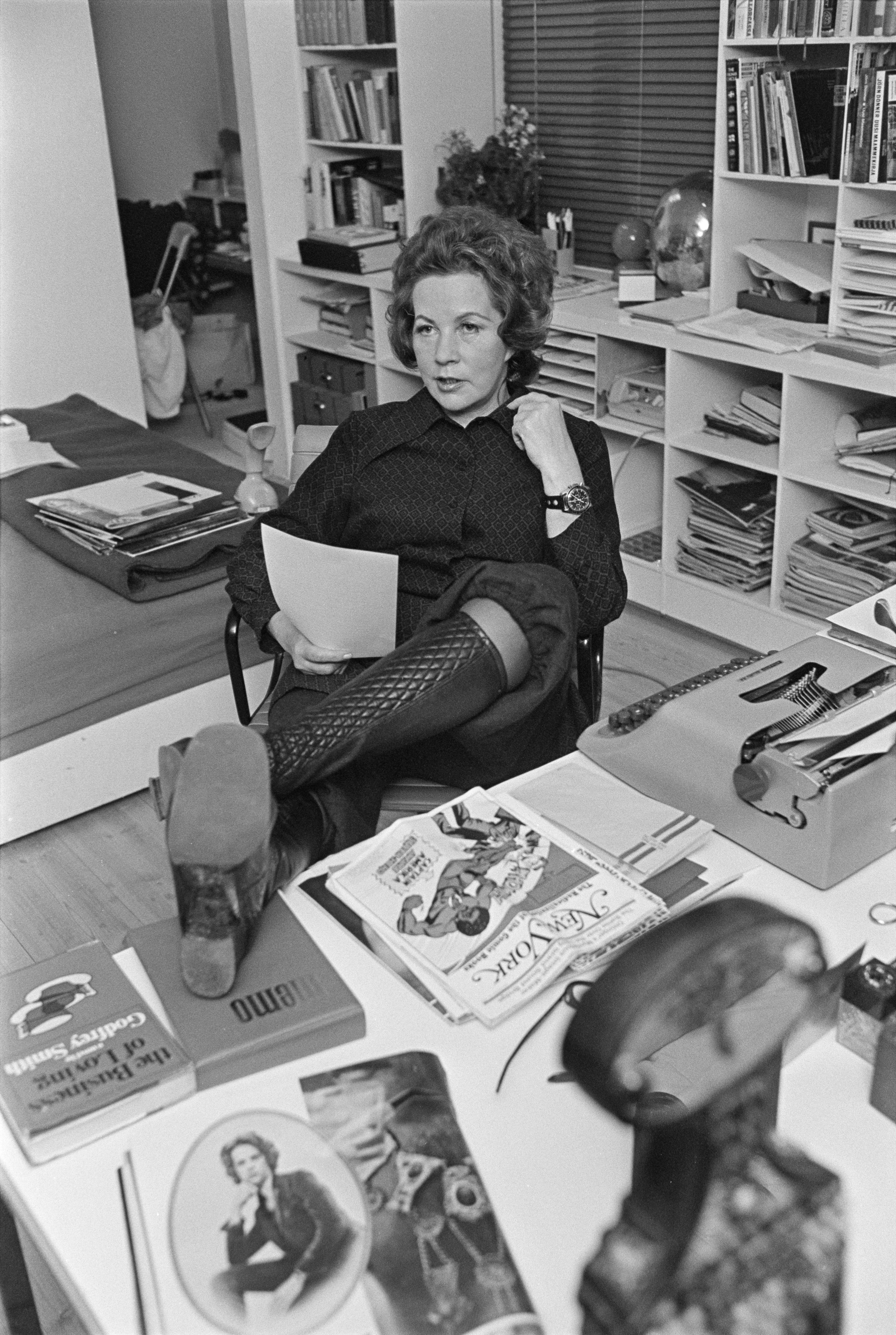 Kirja-arvio: Marimekon luoja Armi Ratia oli poikkeusilmiö, jonka vastapuolena olivat viinanpersous ja maanisdepressiivisyys