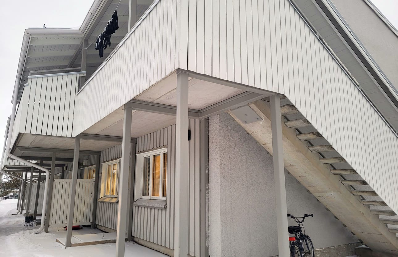 Vastaanottotoimintaa Maahanmuuttoviraston lukuun pyörittävän Kotokunta Oy:n Kauhavan toimisto on Yrittäjäopiston kampuksella.