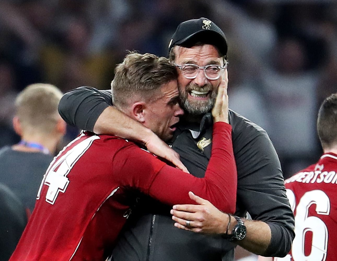 Jürgen Klopp juhlii Mestarien Liigan voittoa yhdessä Jordan Hendersonin kanssa.