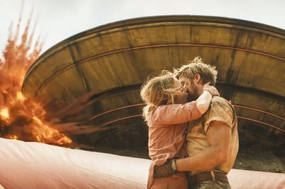 Elokuva-arvio: Sytyttäkää sankari palamaan – Ryan Gosling etsii uutta alkua stuntnäyttelijänä romanttisessa The Fall Guy -toimintakomediassa