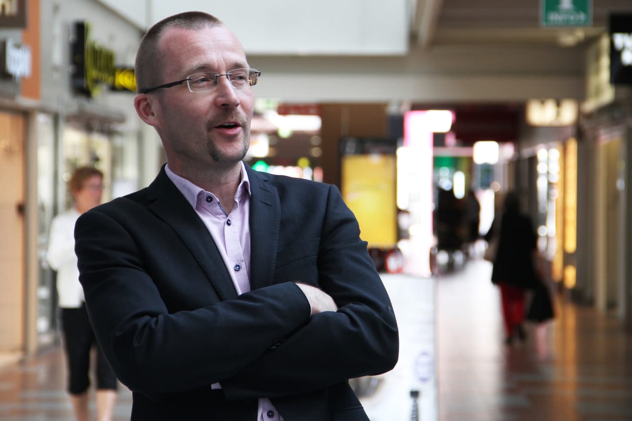 Kauppakeskuspäällikkö Veli-Pekka Mäkinen tuumaa lasten ja nuorten häiriökäyttäytymisen olevan pitkälti ajattelemattomuutta.