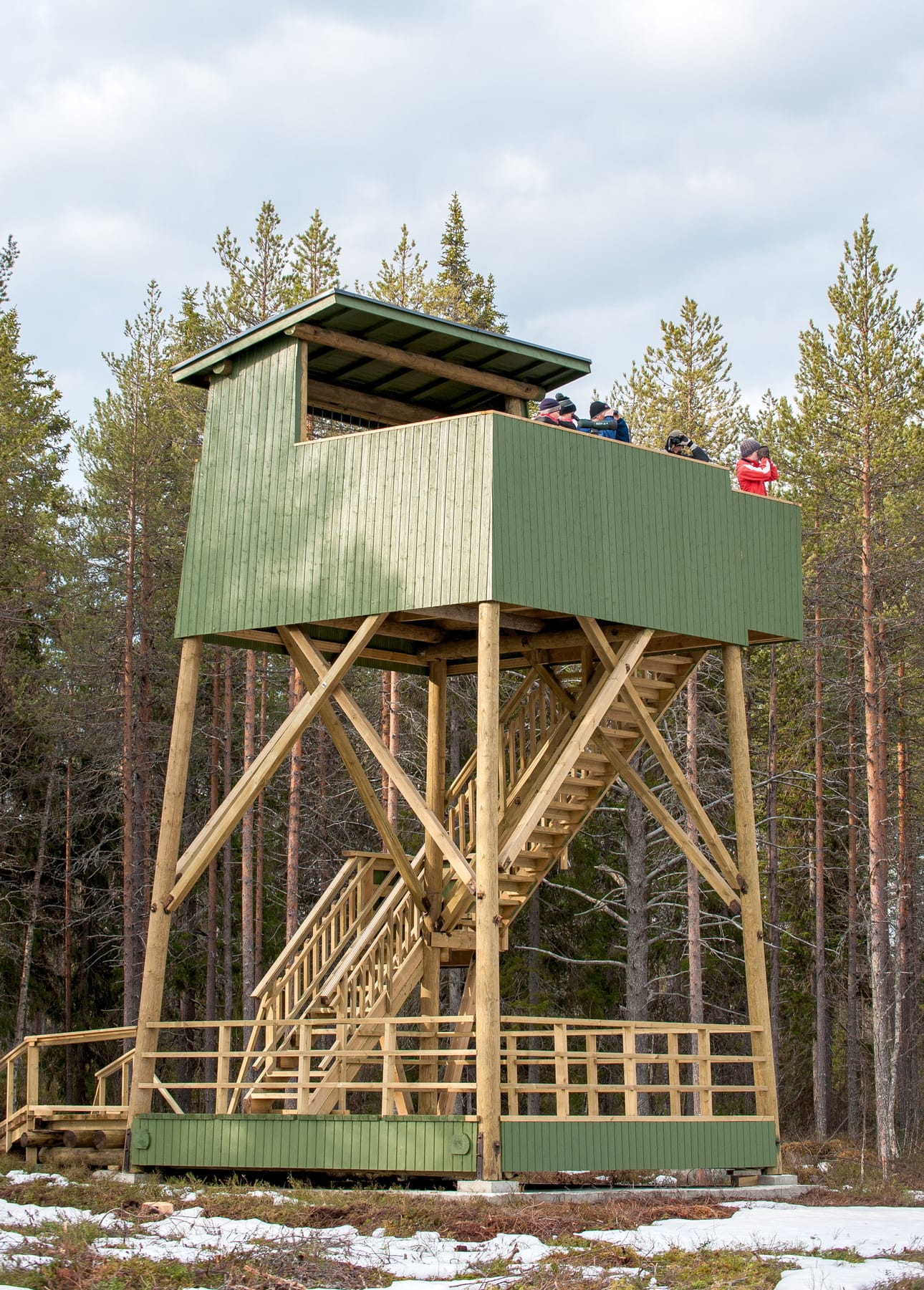 Nilojoelle Rovaniementien varteen syksyllä 2010 valmistunut Posion ensimmäinen lintutorni on jäänyt hyödyntämättä. Torniin on muutamia kertoja tutustuneet koululaiset.