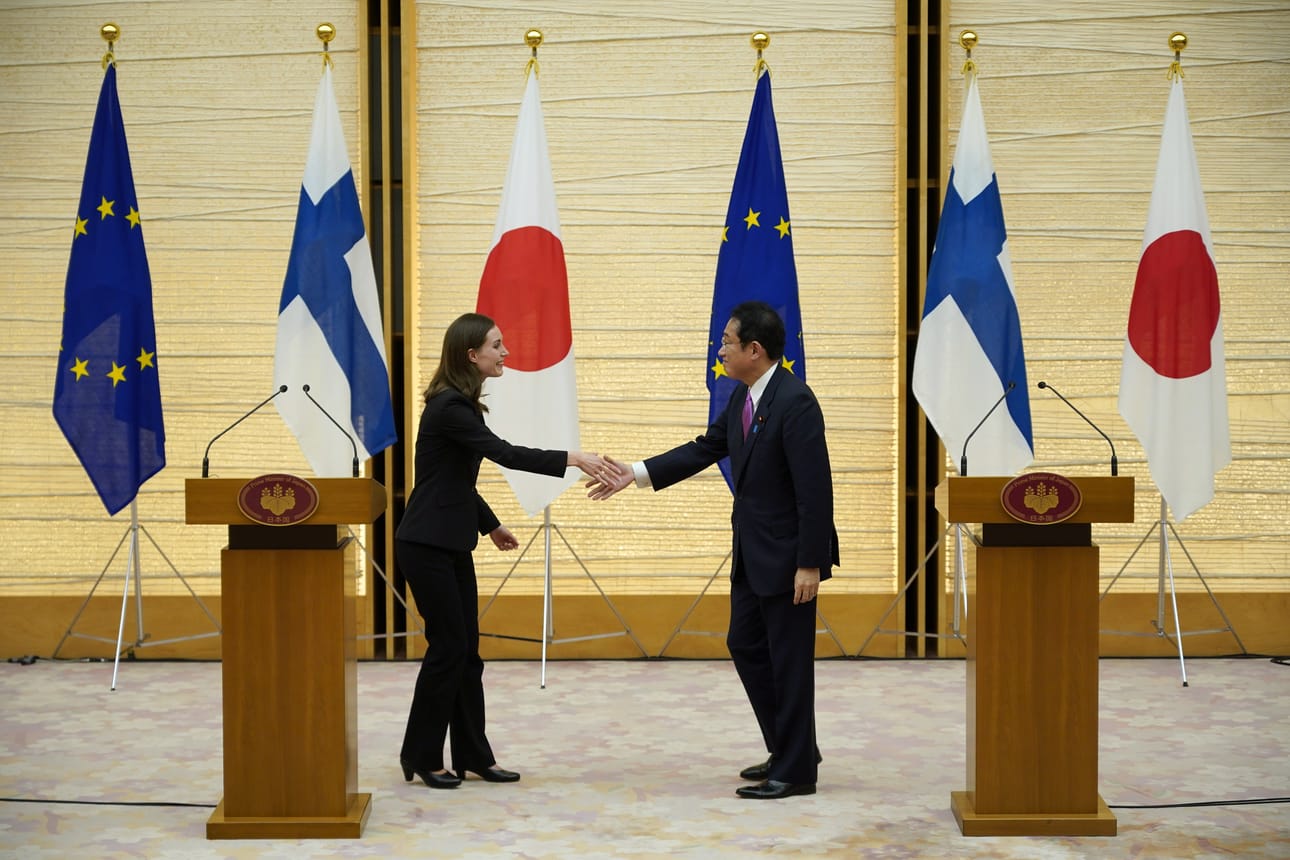 Pääministeri Sanna Marin (sd.) vaatii nopeaa Nato-jäsenyyden hakemista. Hän vieraili Japanissa pääministeri Fumio Kishidan luona.