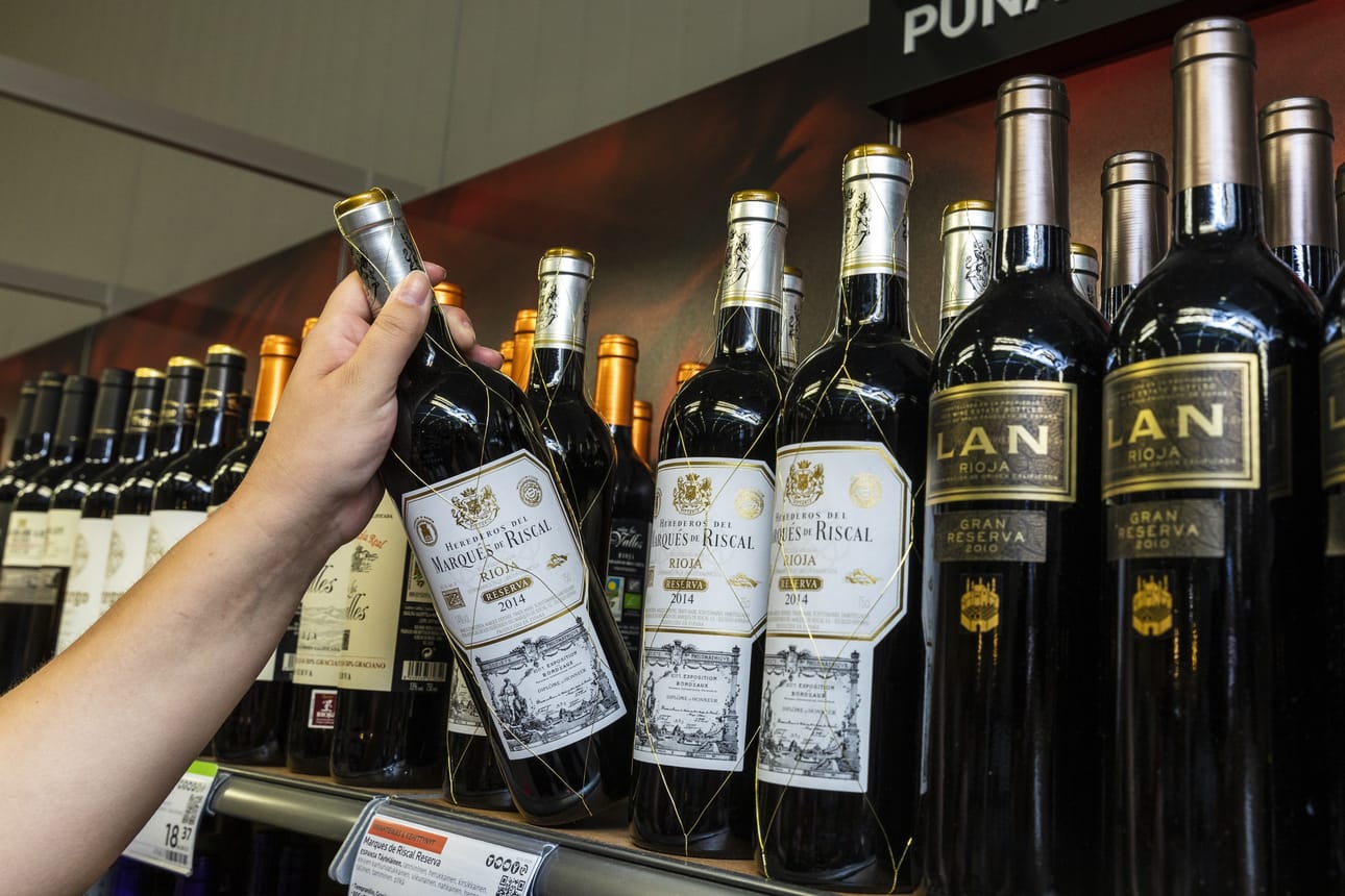 Pohjois-Pohjanmaalla myytiin yhteensä 843 000 litraa valko- ja punaviinejä sekä 403 000 litraa viinoja ja vodkia. Viinan suhde viineihin maakunnassa oli siis 47,9 prosenttia.