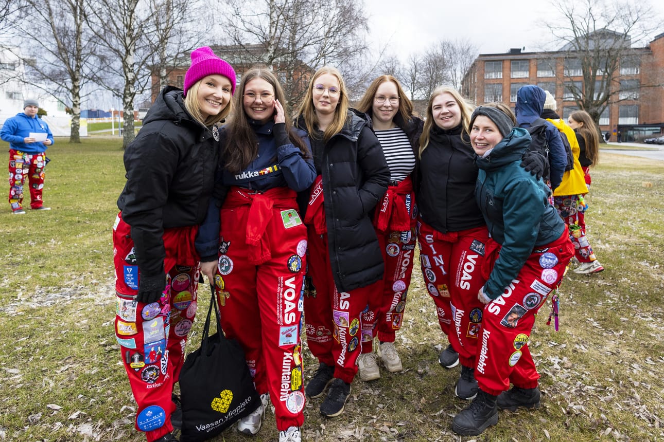 Elina Lehto, Emma Haapala, Jemina Lehto, Roosa Lyijynen, Viivi Voutilainen ja Kaisa Pesonen tietävät vappukestävyyden vaativan riittävää määrää ravintoa ja lepoa sekä vedensaantia.