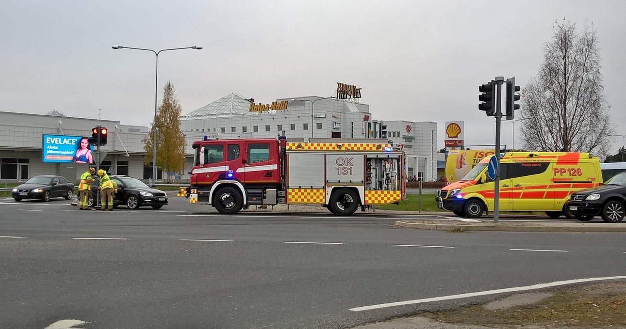 Kaksi henkilöautoa kolaroi keskiviikkona Kempeleessä.