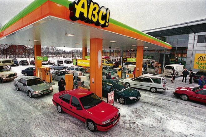 Kun ABC avattiin vuonna 2001, tarjousbensaa jonotettiin. Arkistokuva: Harri Toivola