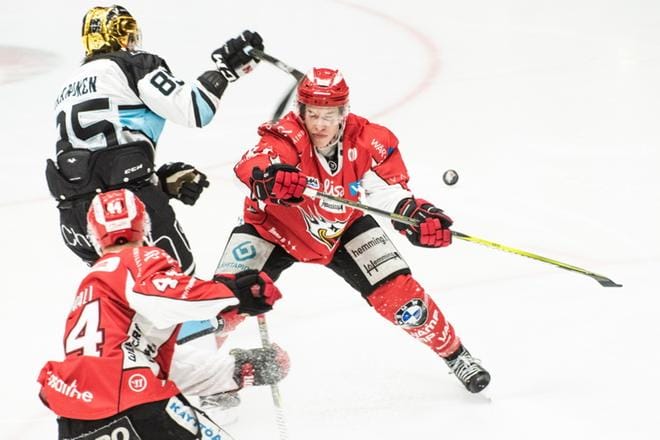 Oskari Manninen sai runsaasti vastuuta paluuottelussaan. KUVA: ESA SILTAPLOPPI MEDIA/OSKU PIENIMÄKI