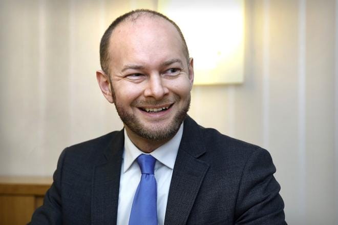 Siniset vaatii, että virkamiesruotsista luovuttaisiin. Sampo Terhon mukaan luopumista kannattaa kolme neljäsosaa suomenkielisistä. ARKISTOKUVA: JOUKO HÄNNINEN