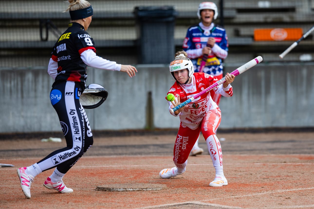 Riikka Polso esitti voittoon päättyneessä kärkikamppailussa vakuuttavia otteita sekä sisällä että ulkona.