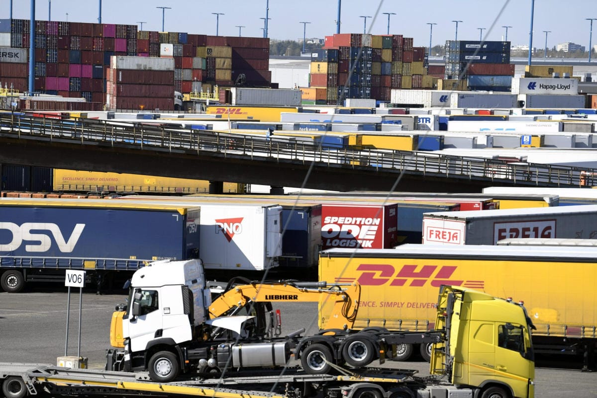 Pahimpina viennin esteinä yritykset pitävät logistiikan, hankinnan, liikkuvuuden ja työvoiman saatavuuden ongelmia. Lehtikuva / Vesa Moilanen