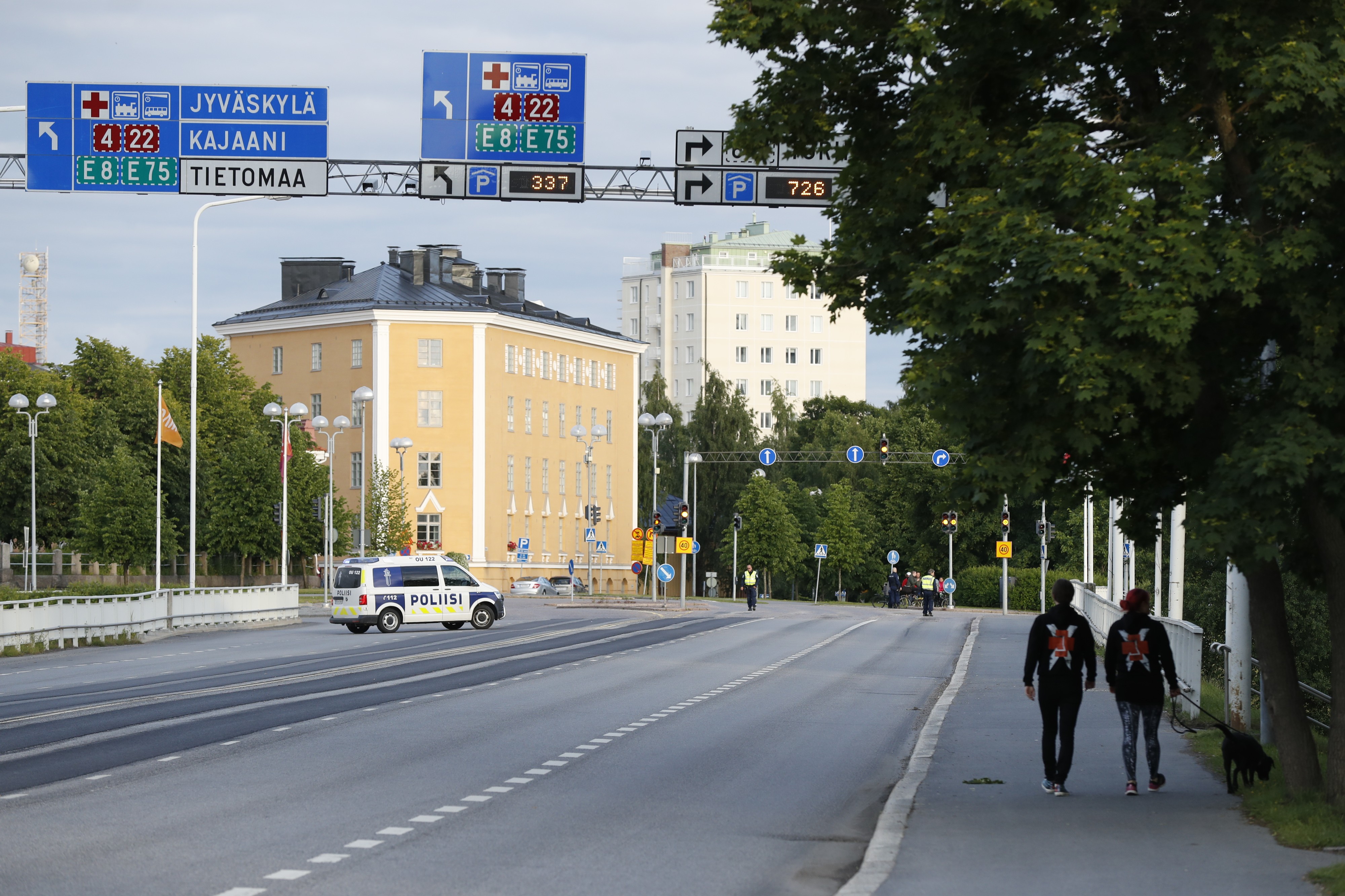 Merikosken sillat suljettiin liikenteeltä uhkauksen vuoksi.