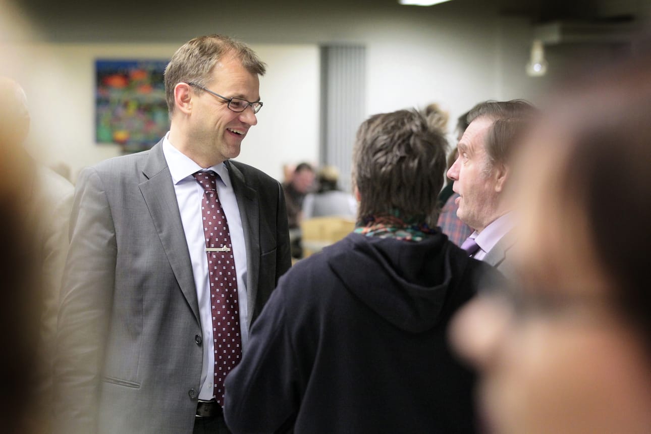 Keskustan puheenjohtajan Juha Sipilän mielestä kanta sairauskarenssista vaihtui.