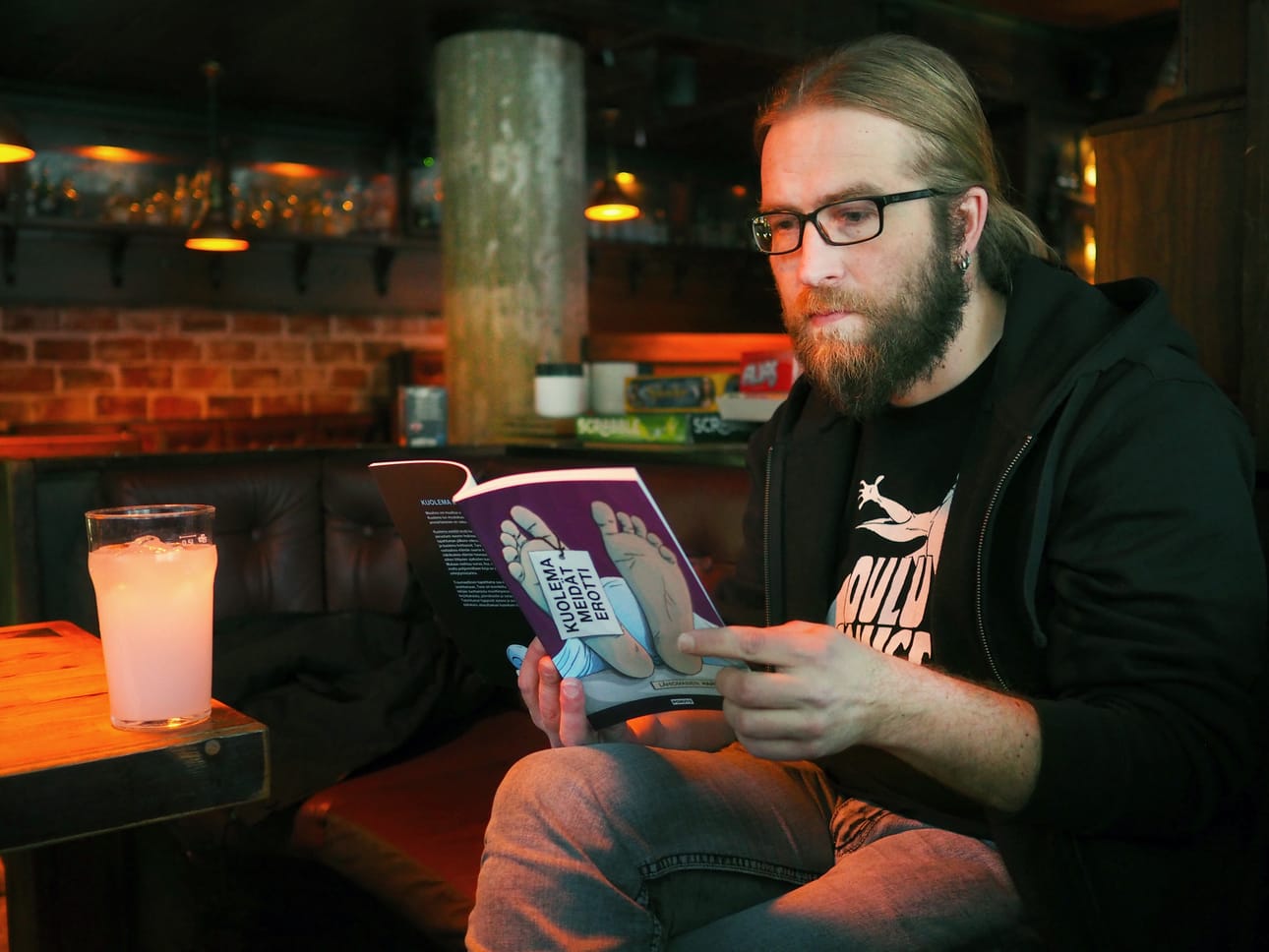 Sarjakuvantekijä Harri Filpan sarjakuvakirja Kuolema meidät erotti on yksi Botnia-ehdokkaista. Arkistokuva.