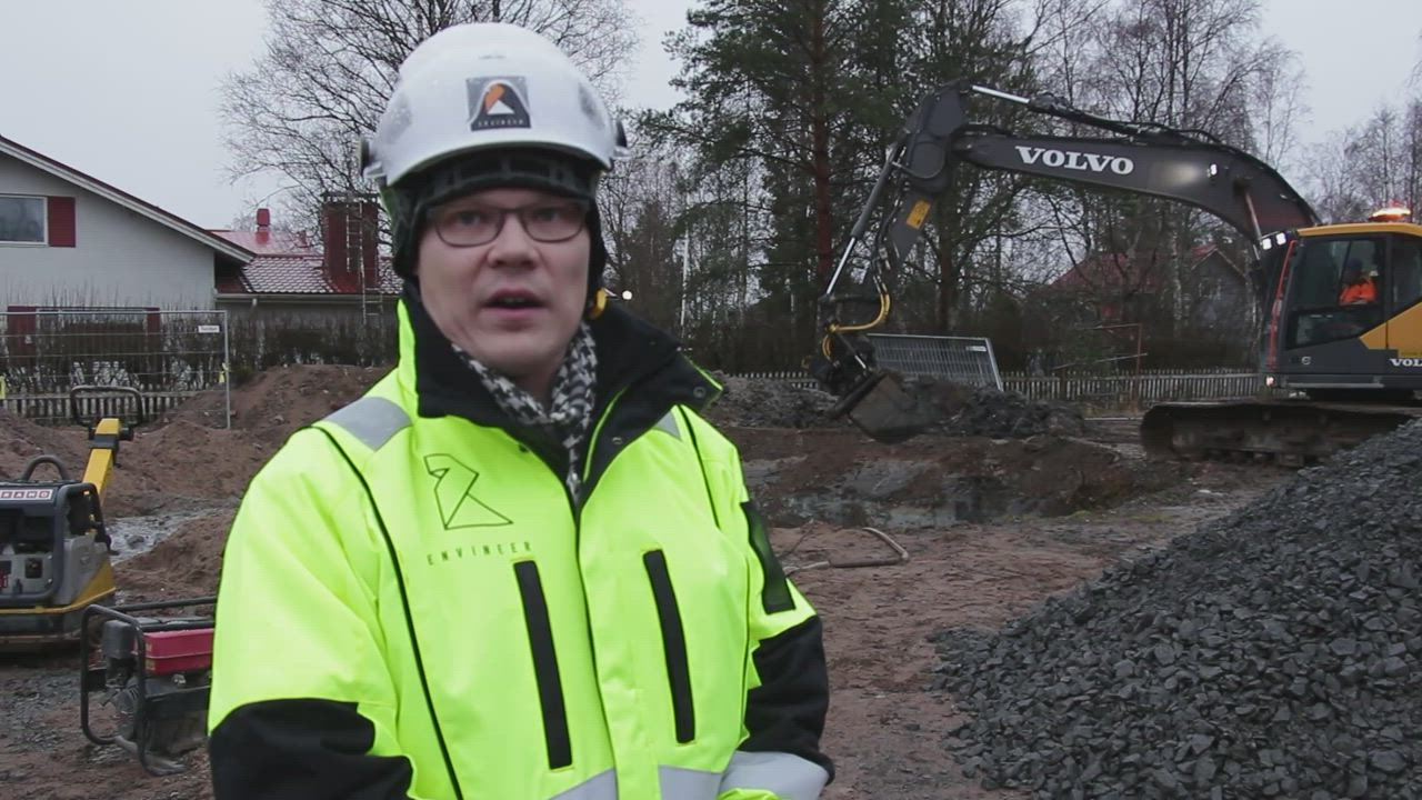 Pilaantunutta maa-ainesta poistetaan Oulaisten keskustassa