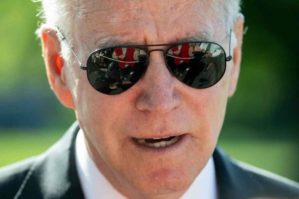 Presidentti Joe Biden sanoo, ettei Yhdysvallat aio lähettää Ukrainaan sellaisia raketinheitinjärjestelmiä, joilla voitaisiin iskeä Venäjän puolelle. LEHTIKUVA/AFP